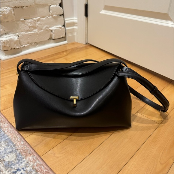 ❗️SOLD❗️BNWT Toteme T-Lock Bag - Picture 6 of 8